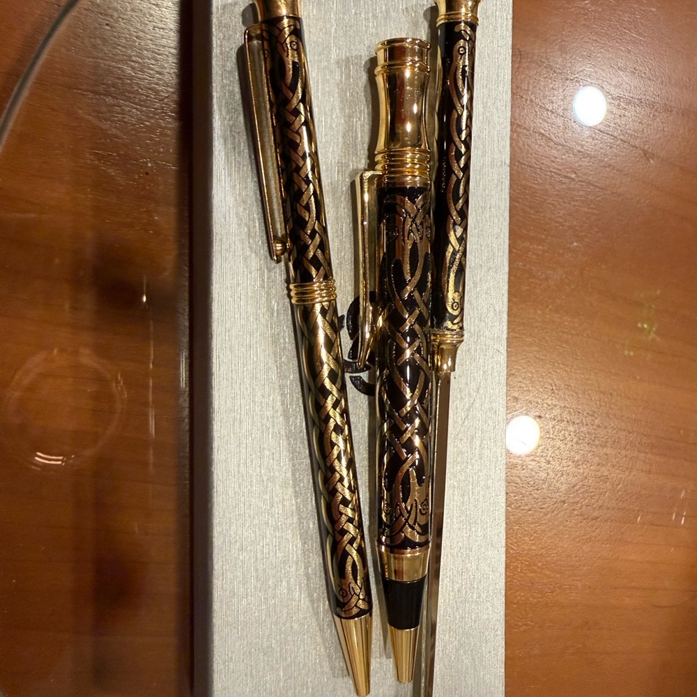 Gold Pen Set - Picture 3 of 3